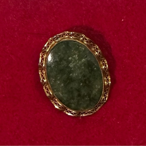 Gold fills Jade roach - Picture 3 of 7